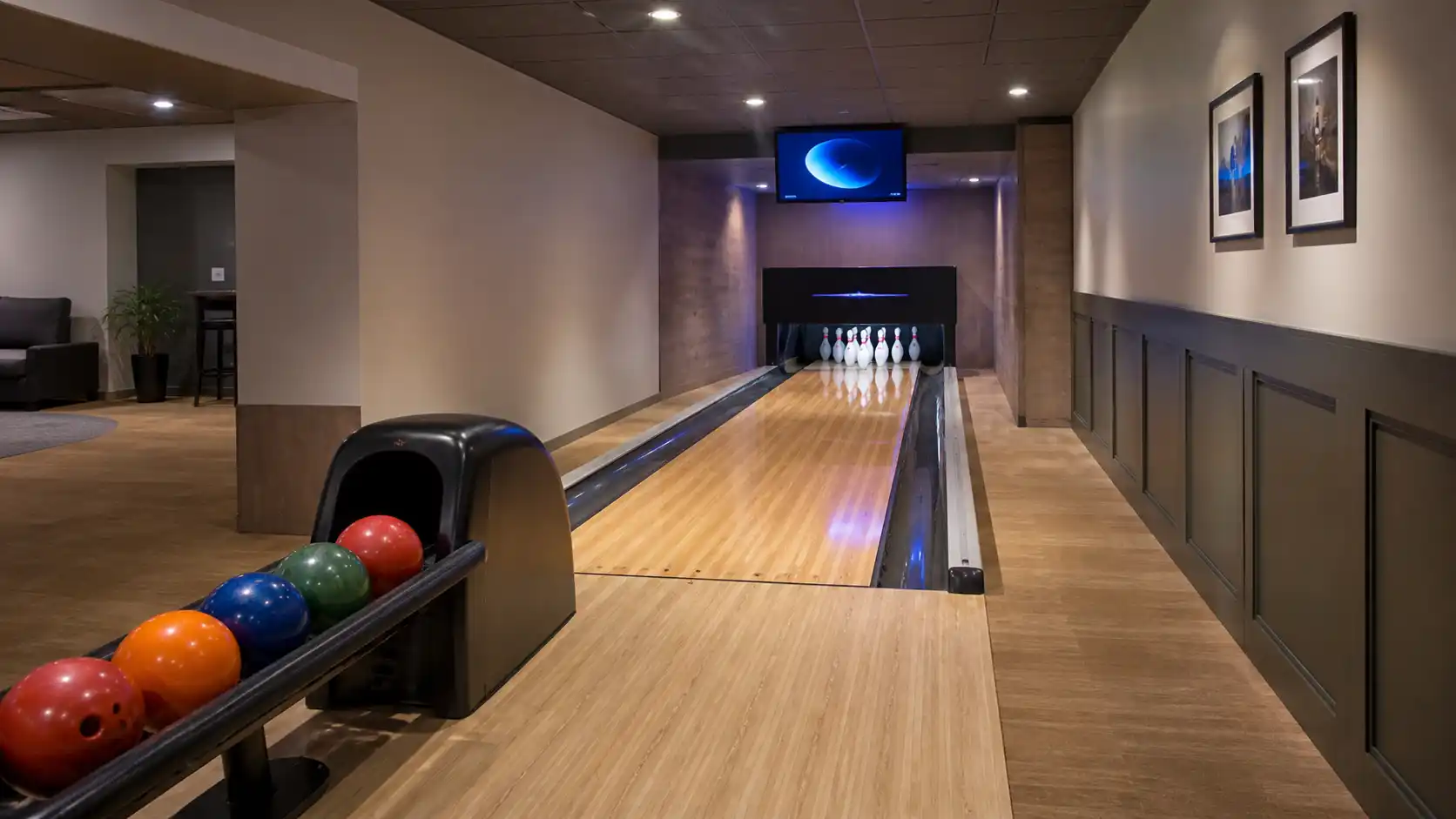 Mini bowling z krótszym torem do mniejszego lokalu lub strefy rekreacyjnej
