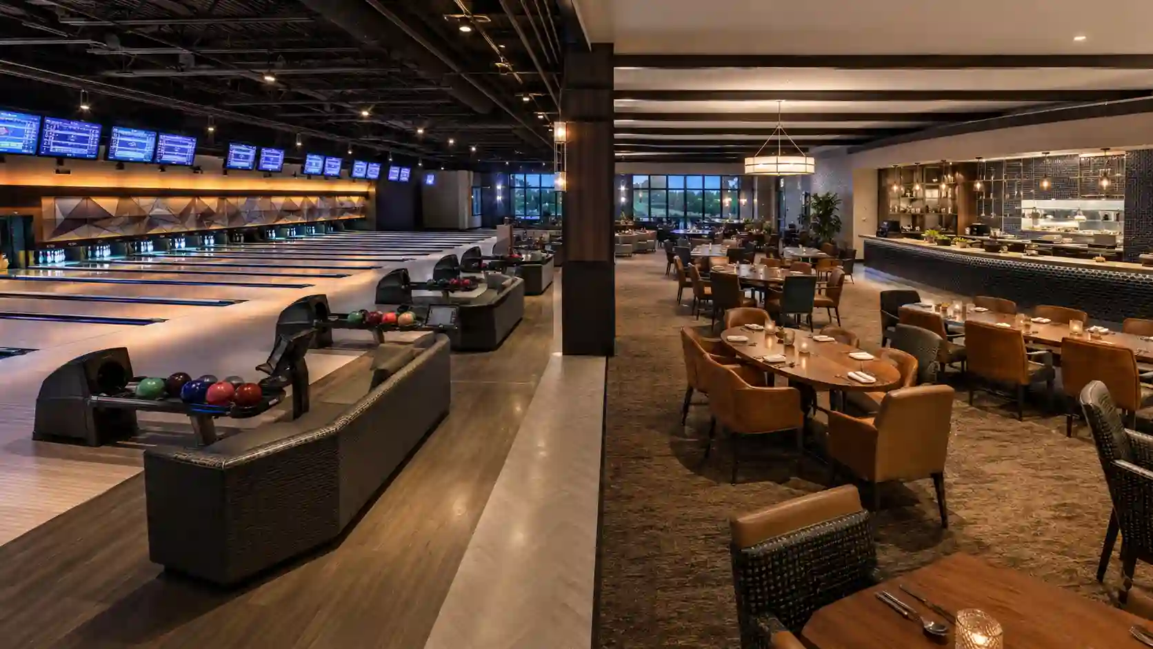 Restauracja lub zaplecze eventowe połączone z większą kręgielnią komercyjną