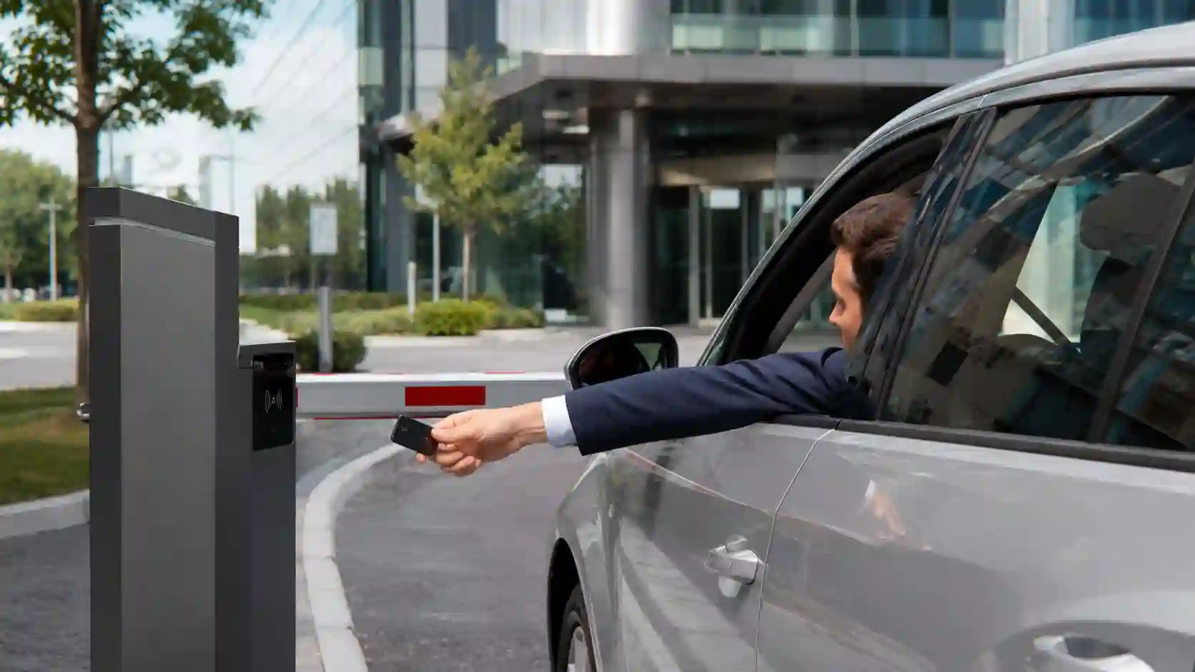 Szlaban parkingowy na kartę RFID
