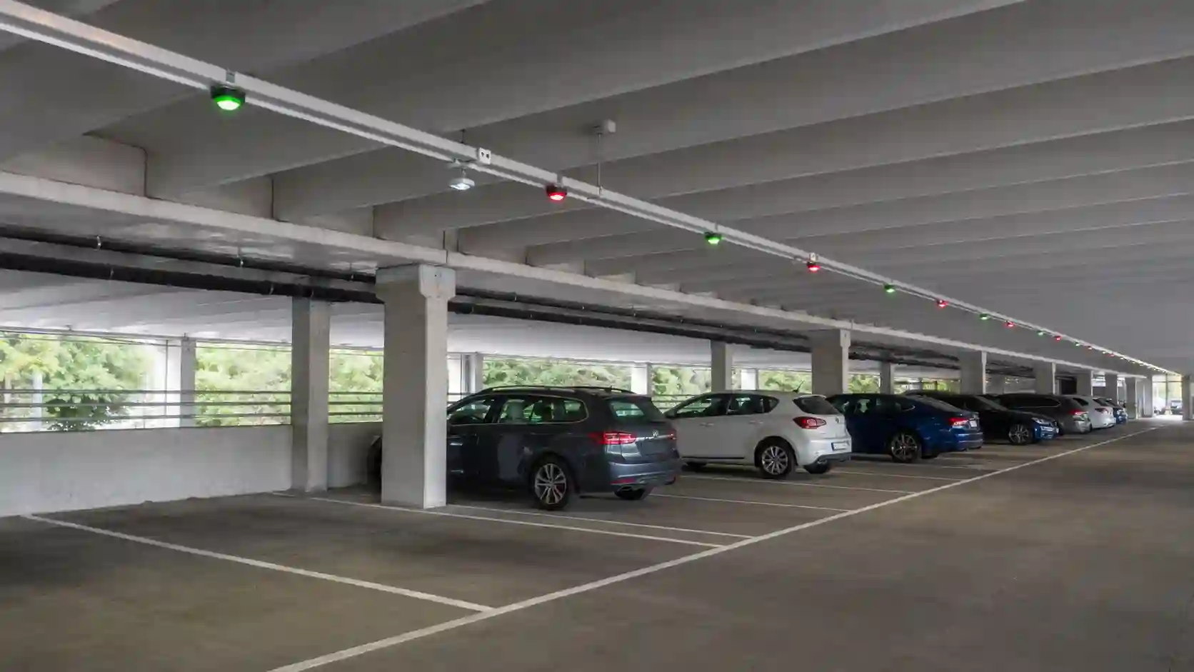 Czujniki zajętości miejsc parkingowych z sygnalizacją LED
