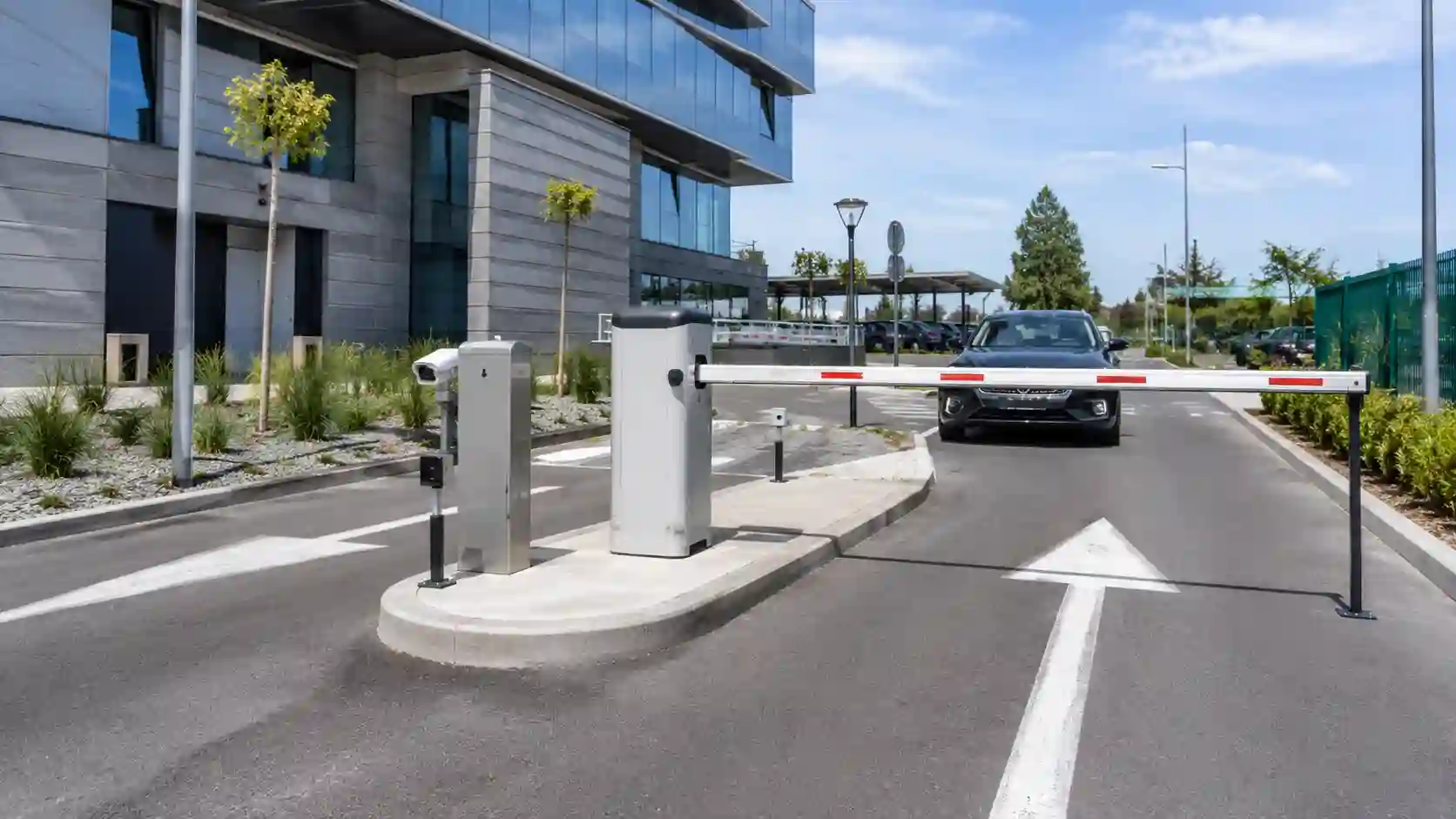 Wyspa pod szlaban parkingowy z fundamentem i miejscem na urządzenia