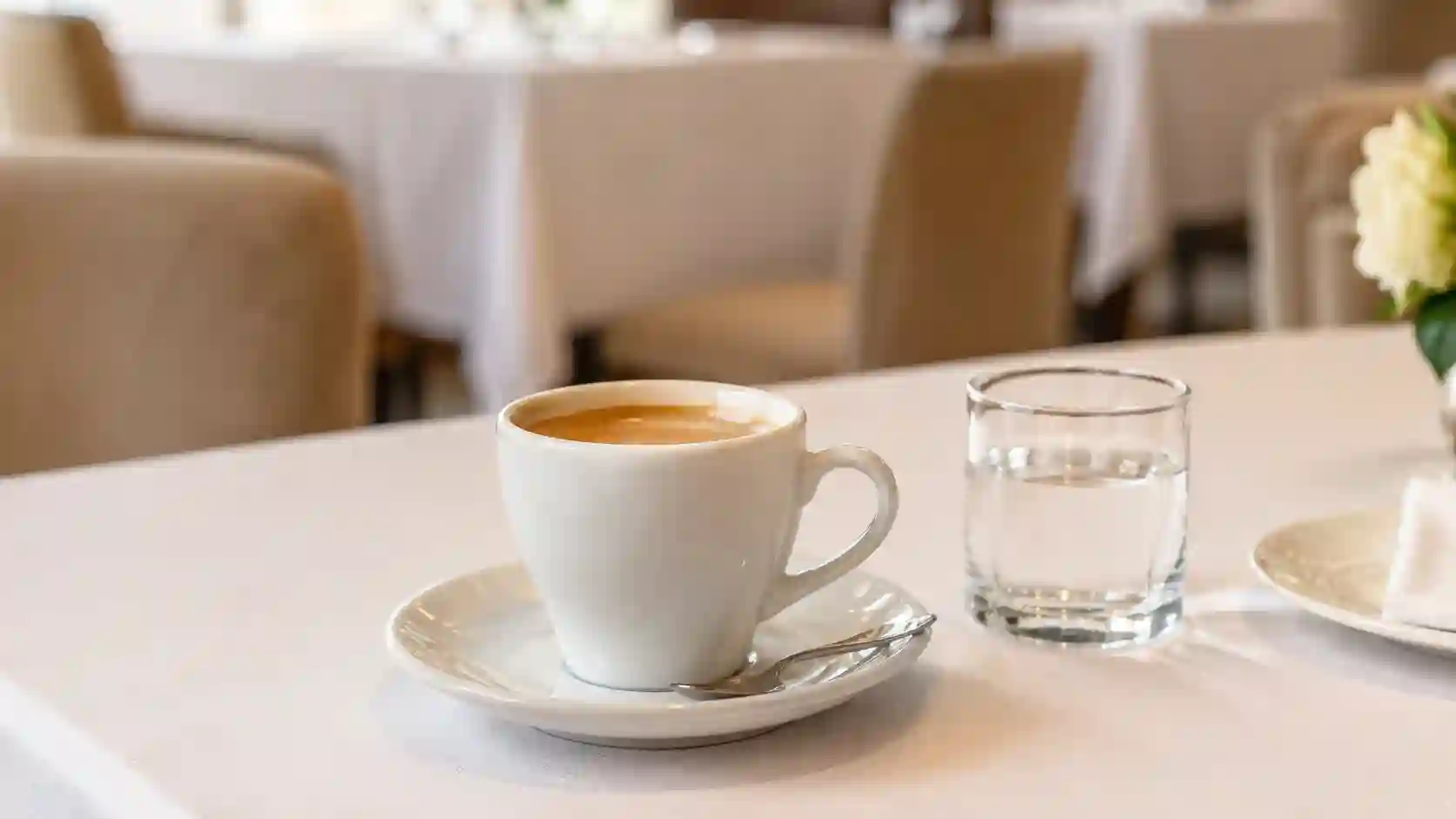 100% Arabica podana jako espresso w kawiarni